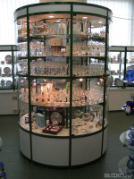 Торговое оборудование Витрина ЛДСП, со стеклом, вертикальная, круглая