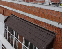 Ремонт балкона: устройство крыши из металлочерепицы