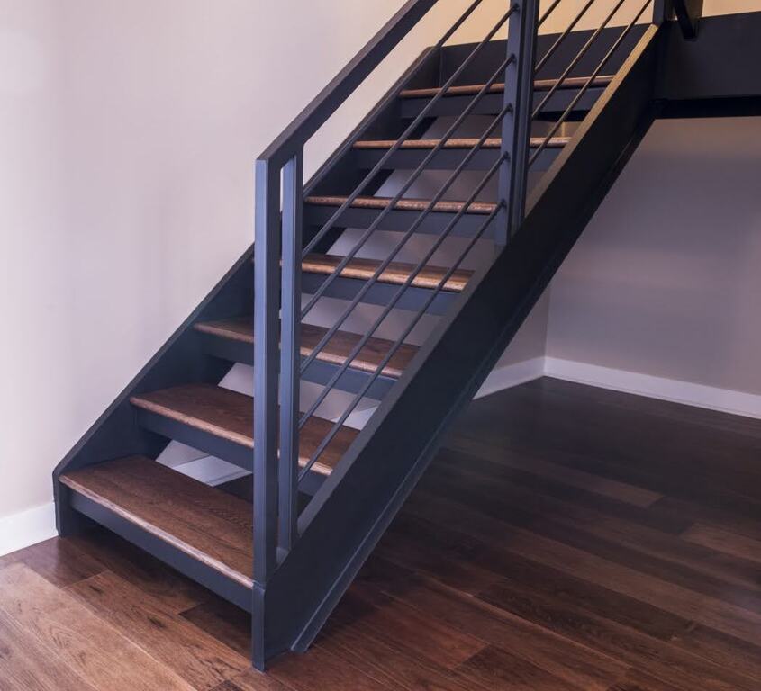 Фото лестниц на металлическом каркасе для дома