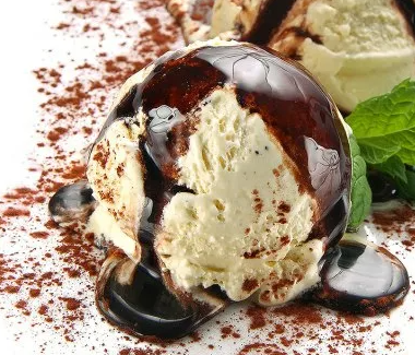 Мороженое с шоколадным сиропом, 150/50г